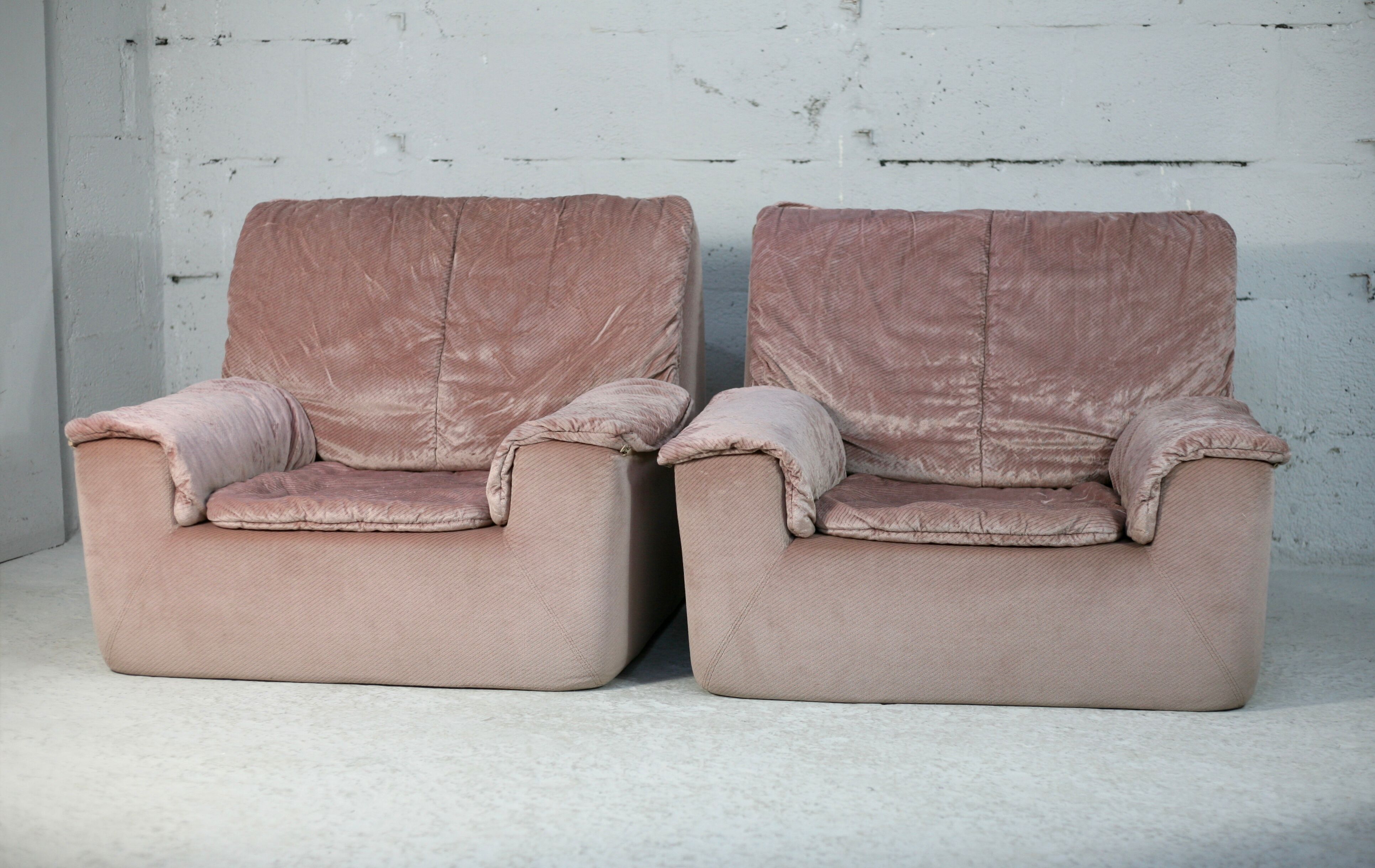 Cinna, pair of armchairs foam and velvet ras pink pale, France, circa 1970
