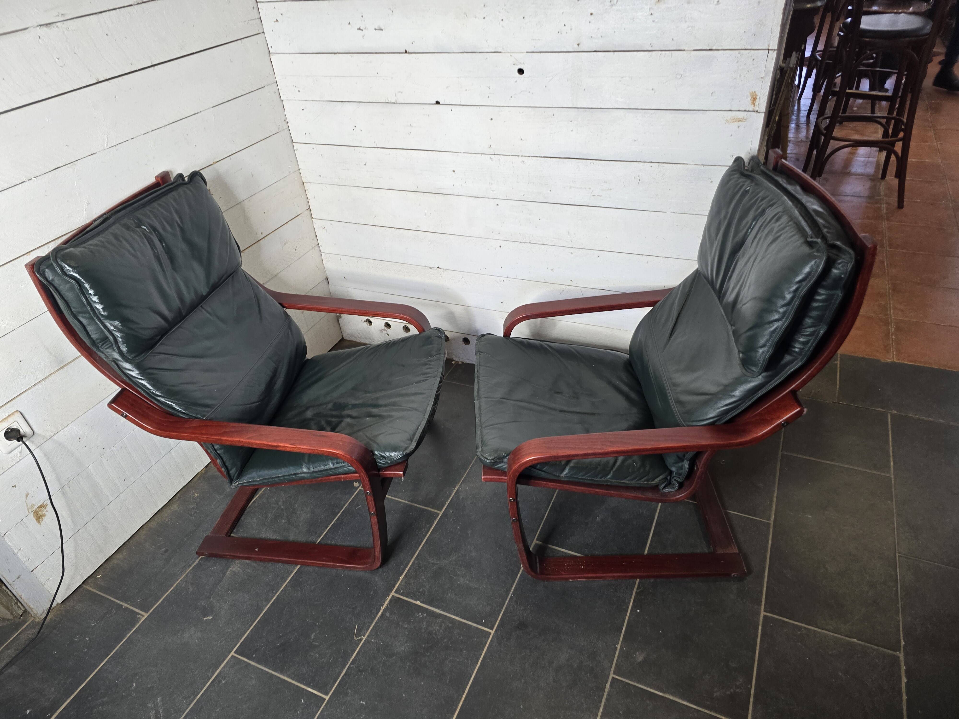 Pair of Scandinavian armchairs in leather and curved wood
