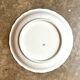 Plat rond et creux ULIM en porcelaine de Limoges blanche et dorée