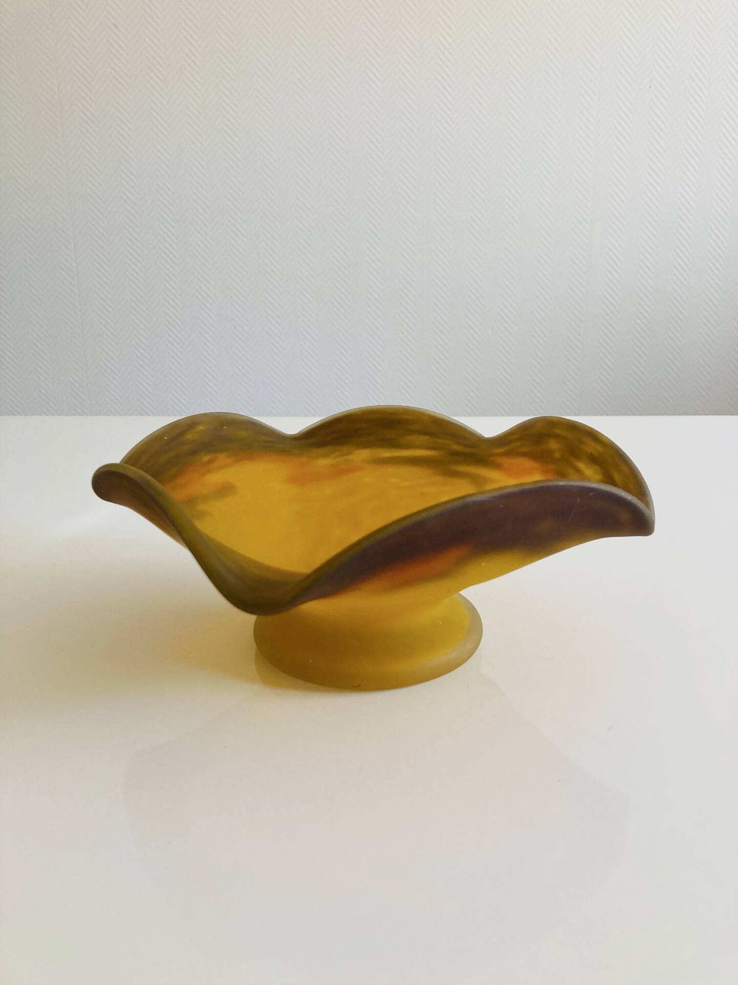 Glass footed coupe Nuagé signed by Muller Frères Lunéville.
