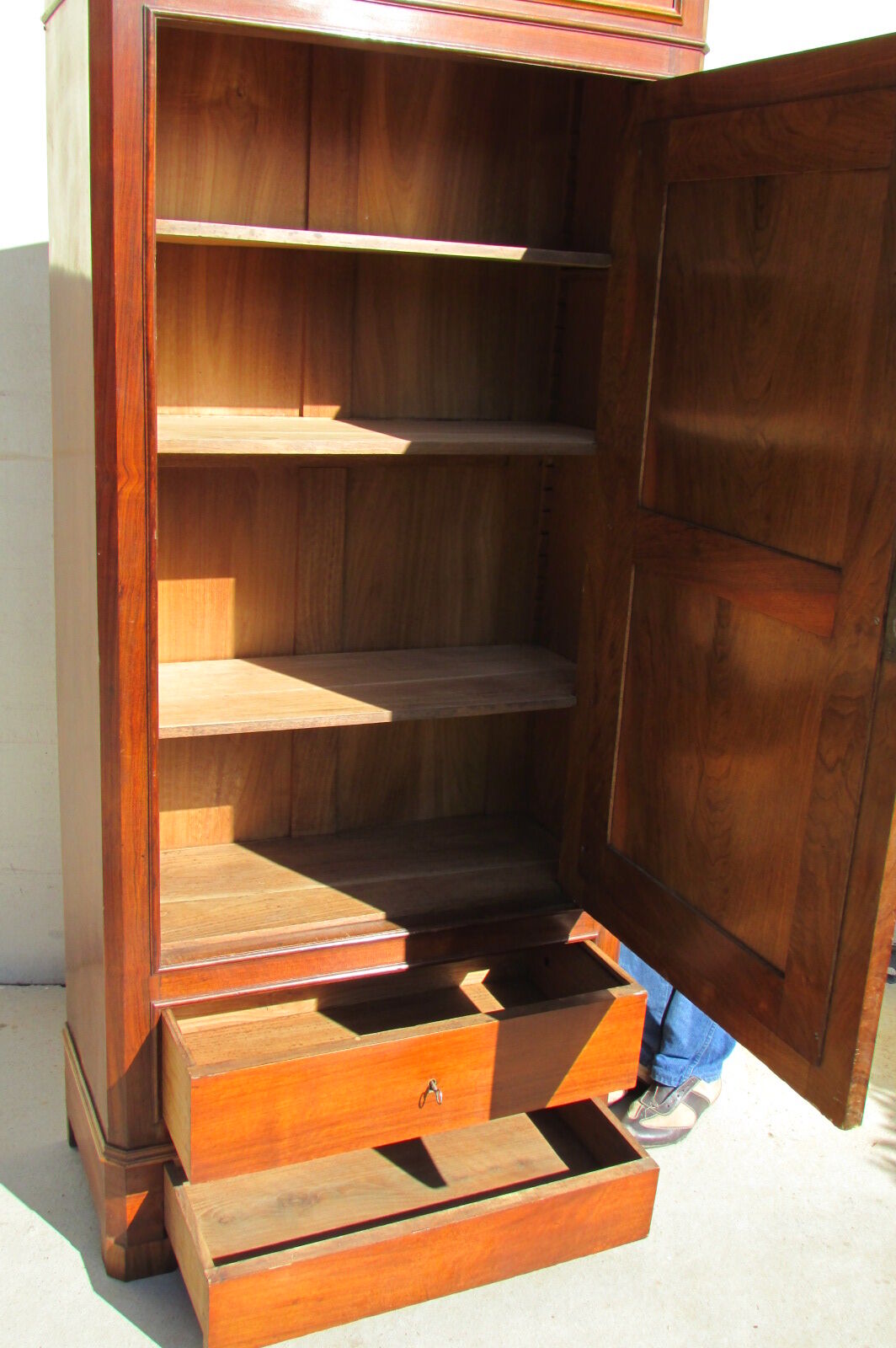 Ice, lingere, a closet door, hosier