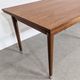 Table à manger de style mid-century moderne
