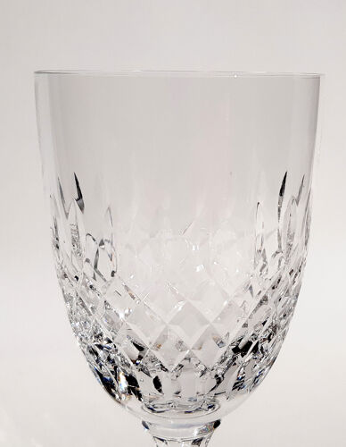 12 verres à vin sur pied en cristal Saint Louis collection Messine Modèle de 1973. Estampillés