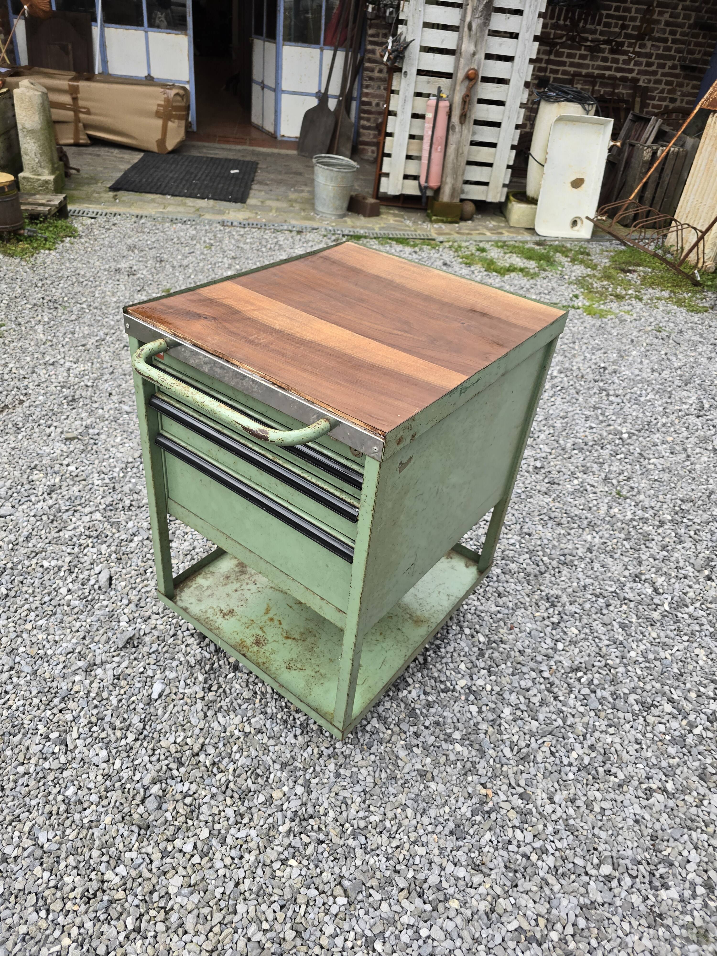 Workshop trolley with one metal drawer