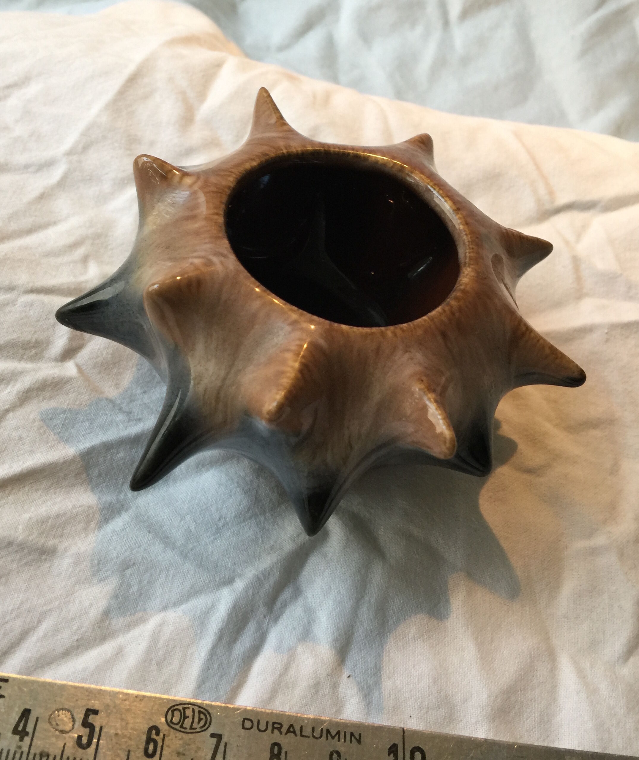 Soliflore Vase in enamelled porcelain souvenir of the Island of Ré