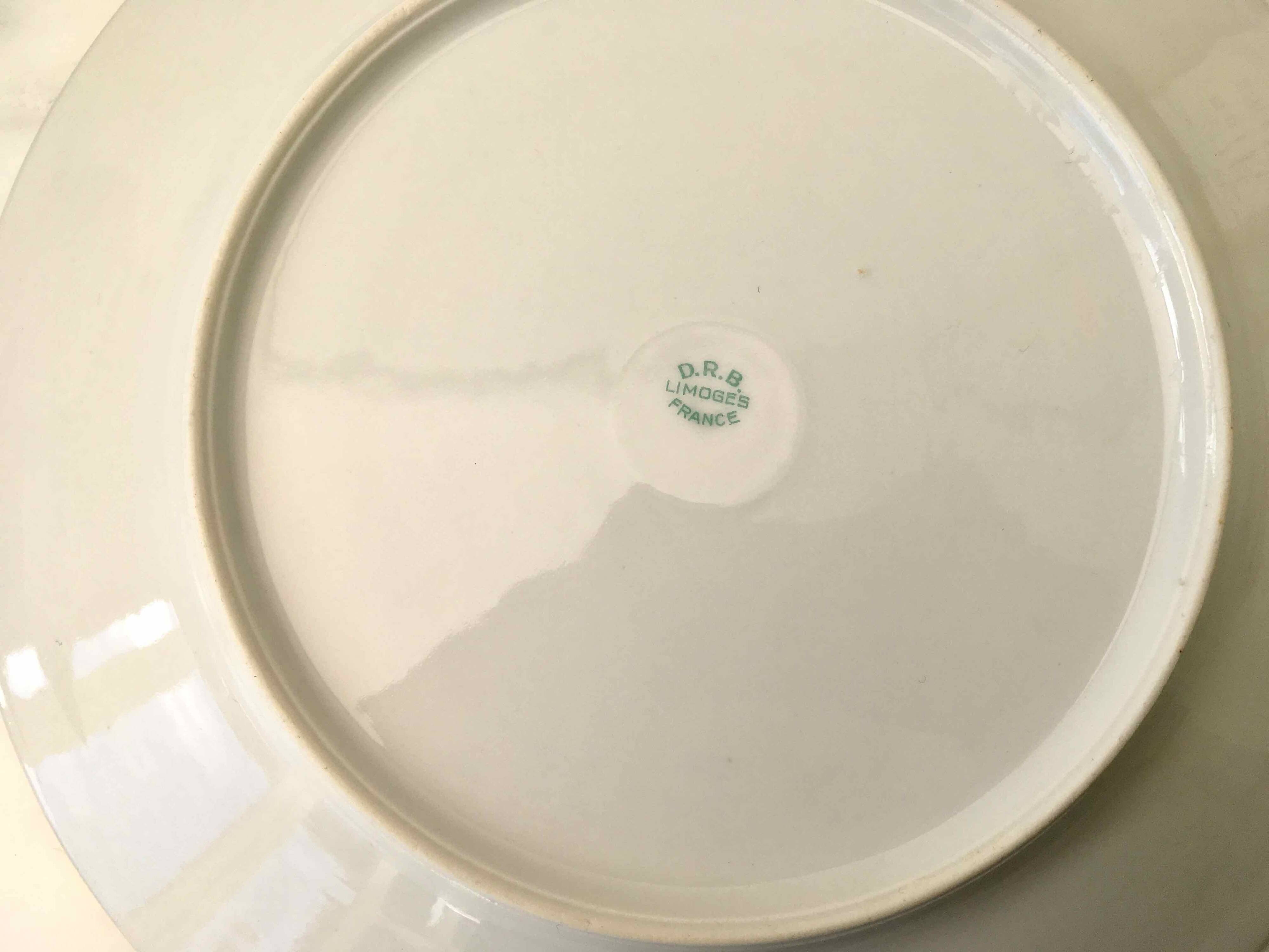 Service of 18 porcelain plates for 6 people
