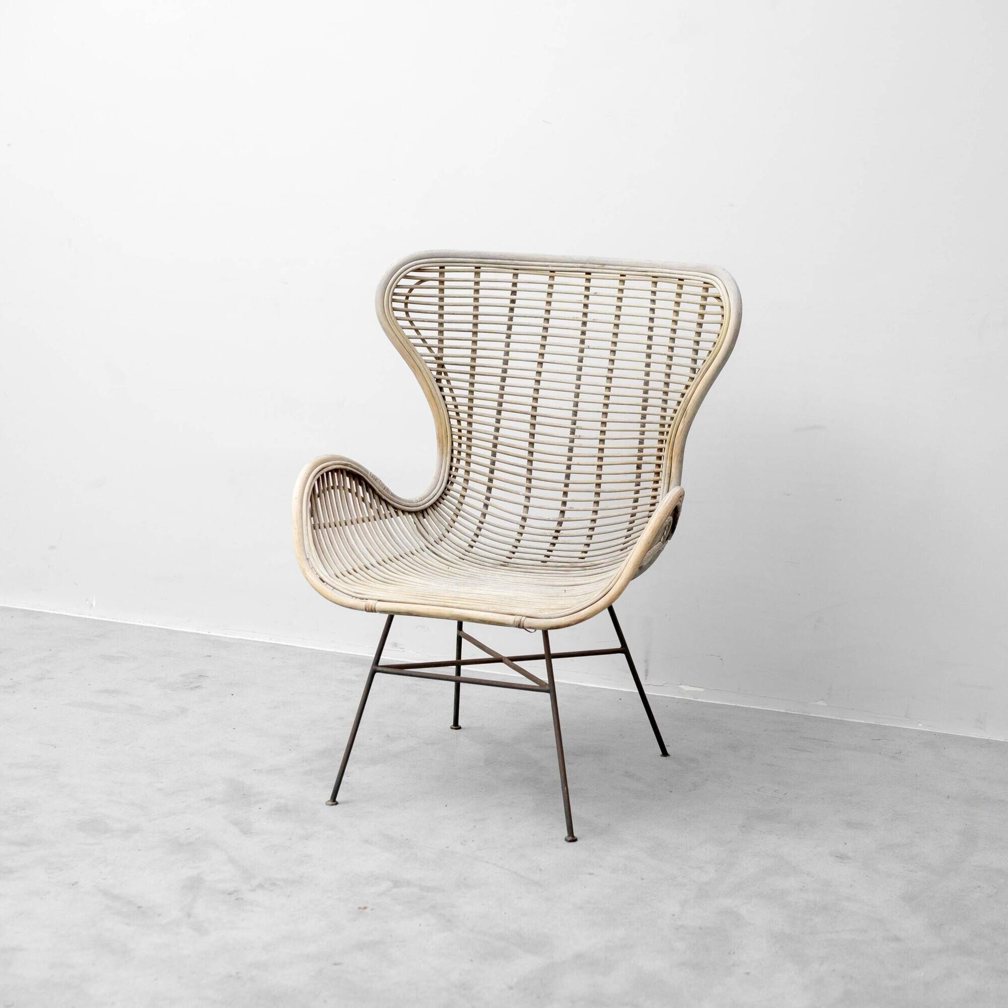 Vintage lounge armchair in rattan and metal, 1960s modernist design