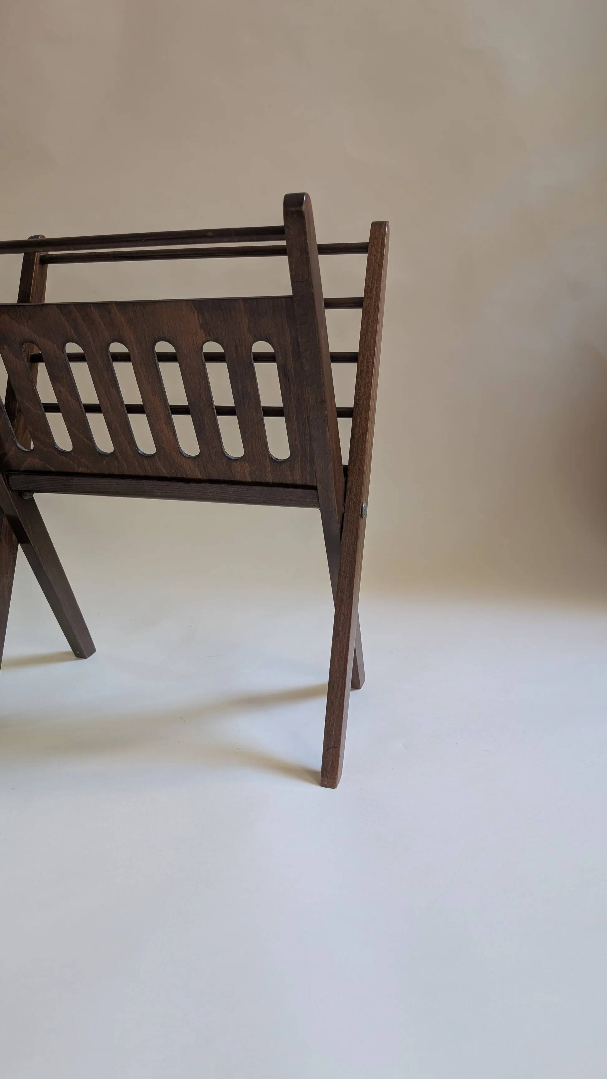 Wooden folding magazine rack