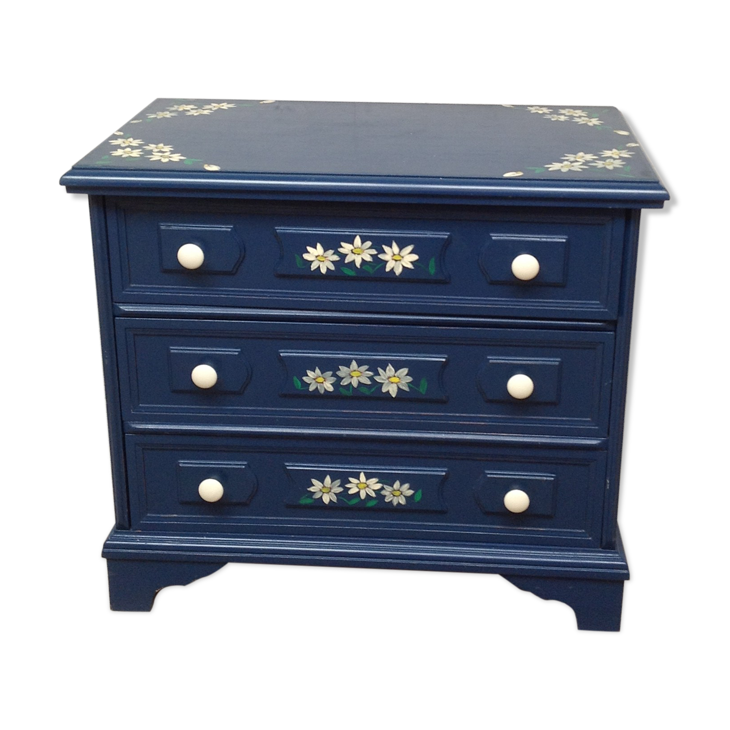 Dresser wood patterns flowers