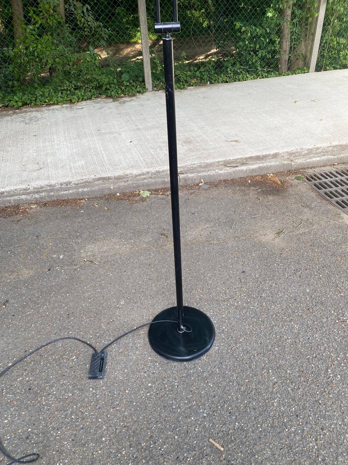 Lampadaire noir coupole vintage en acier articulé