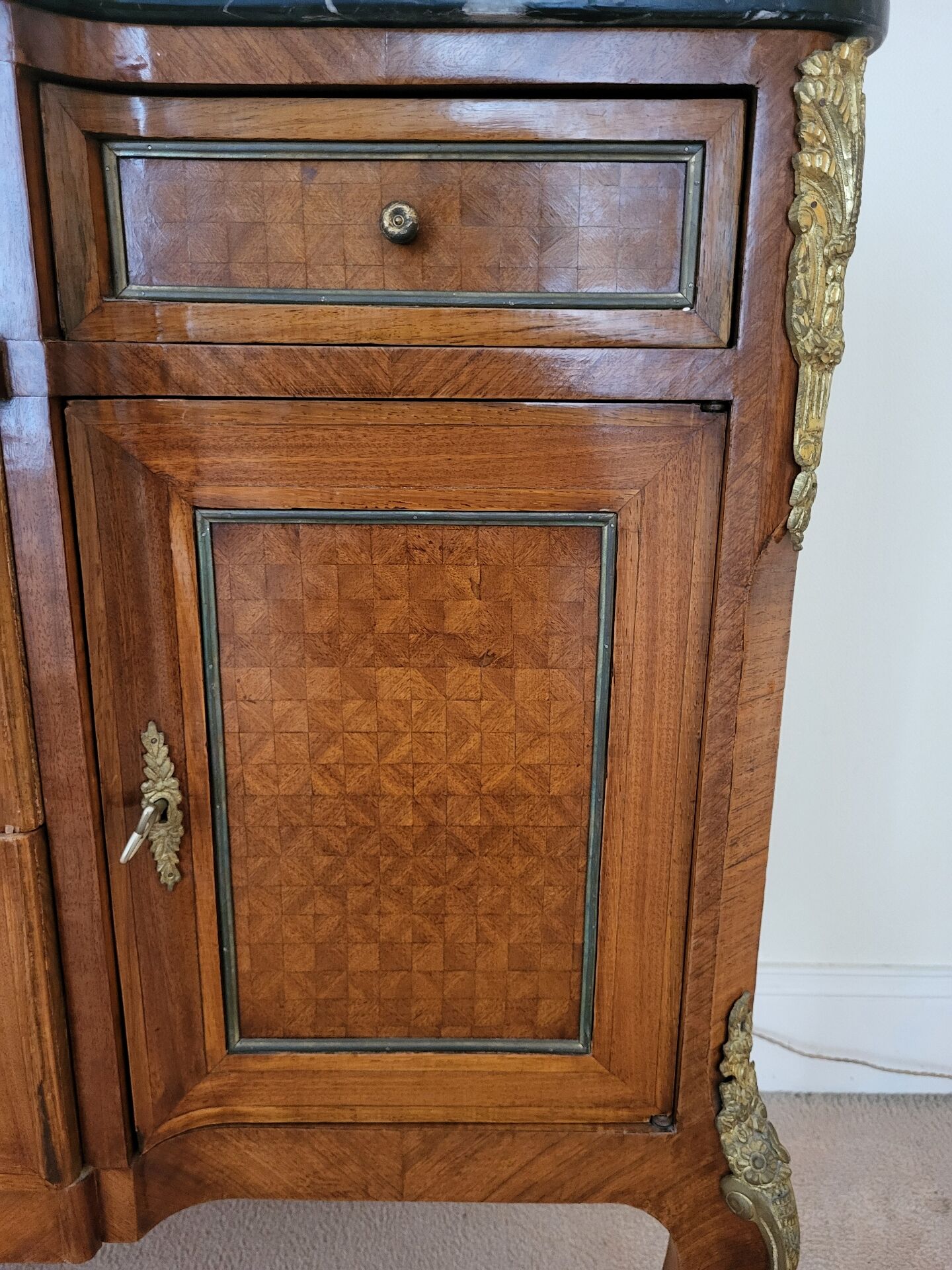 Commode époque restauration