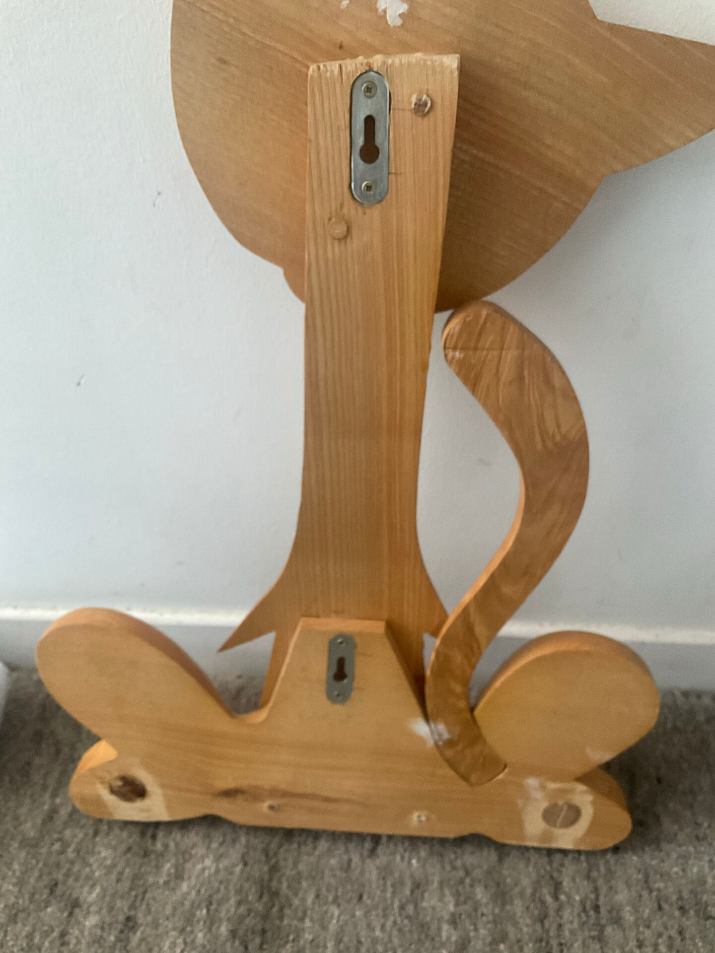 Vintage cat coat rack in solid pine from the 70s-80s.