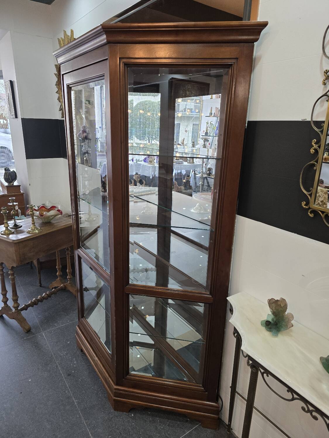 Vitrine hexagonale vintage en bois et verre – éclairé-Style classique