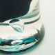 Grand vase sur pied en verre sarcelle.
