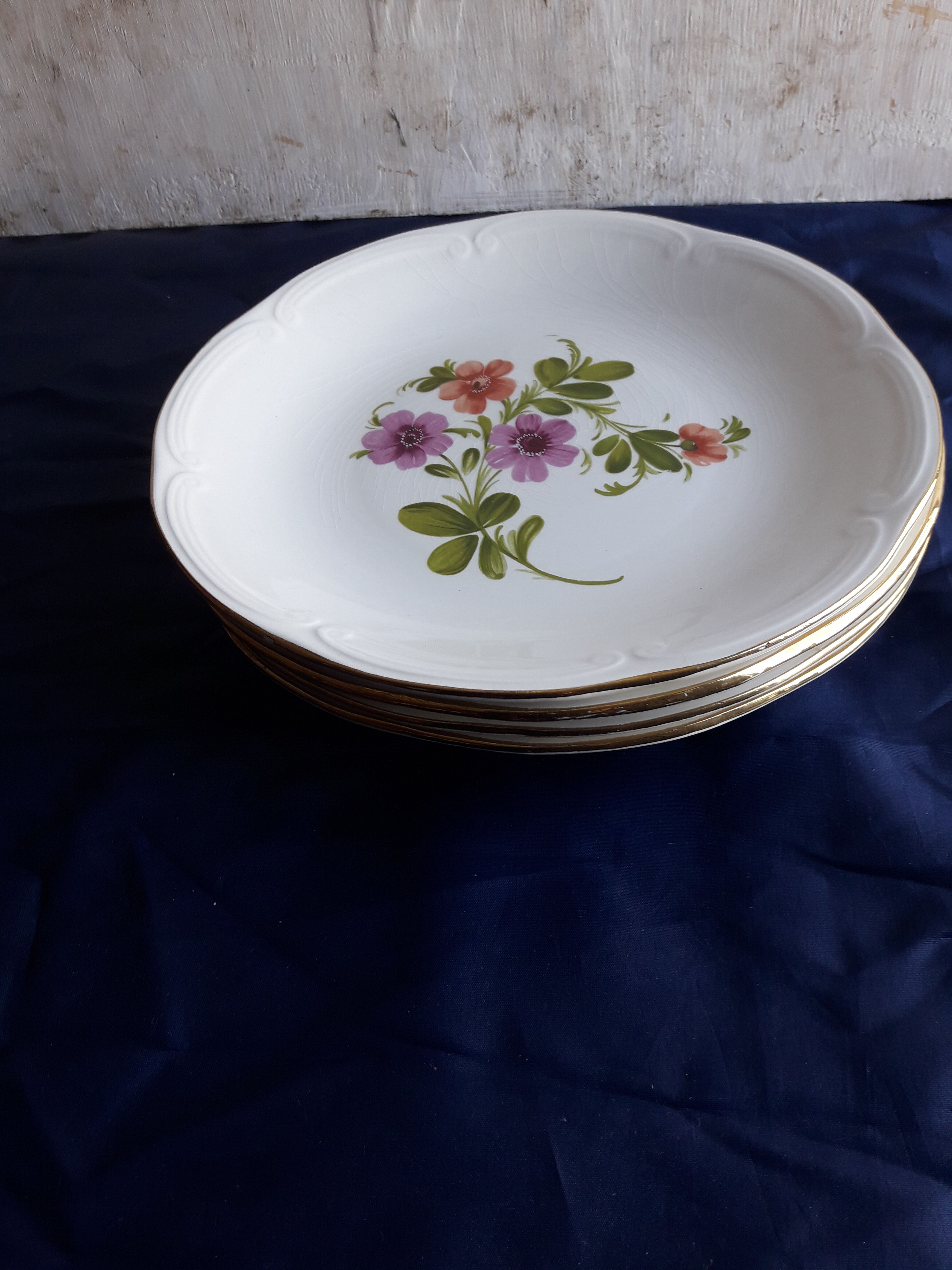 4 plates of earthenware gien model Anemones diam 23.5 cm