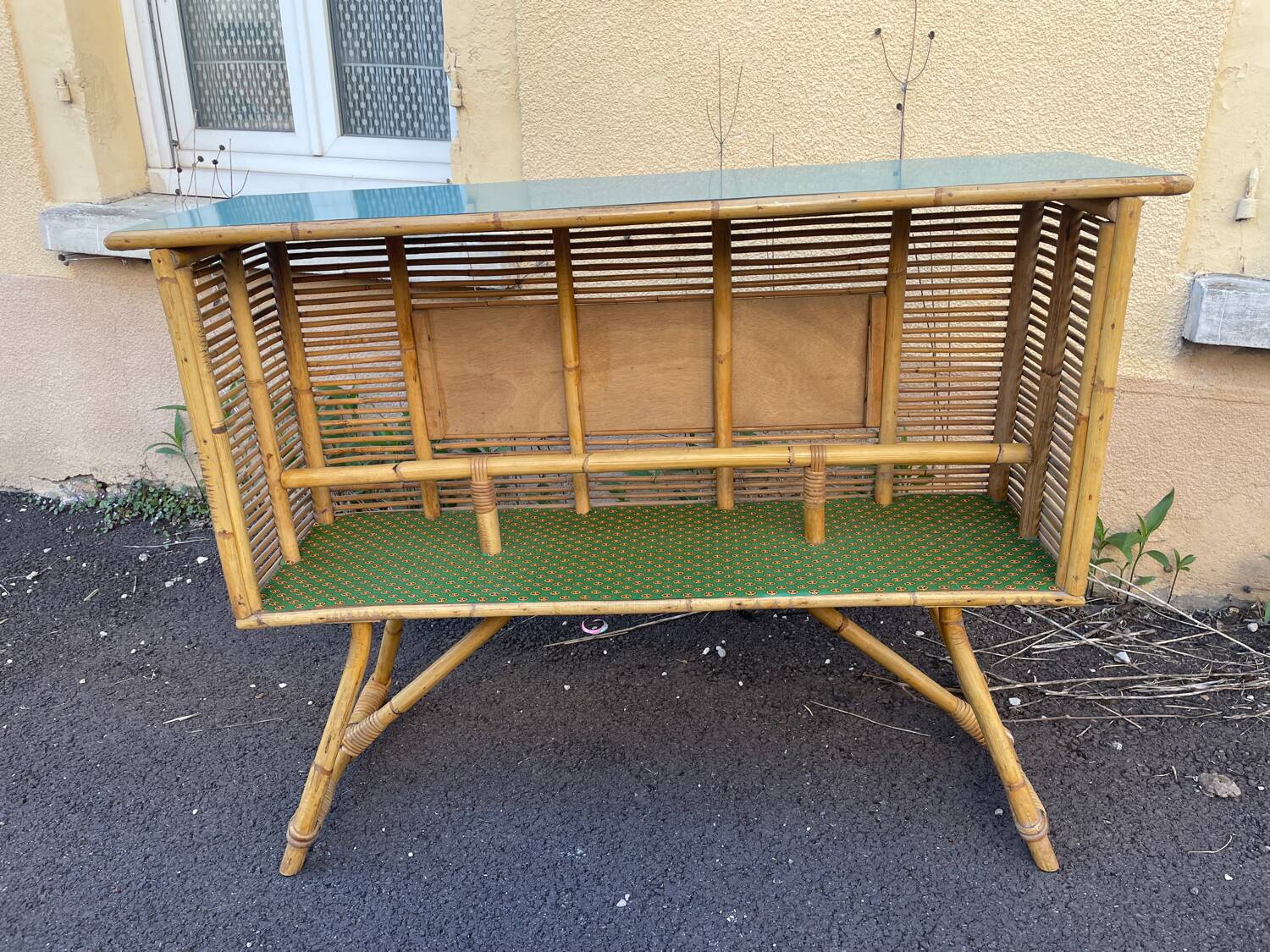 Vintage rattan bamboo bar