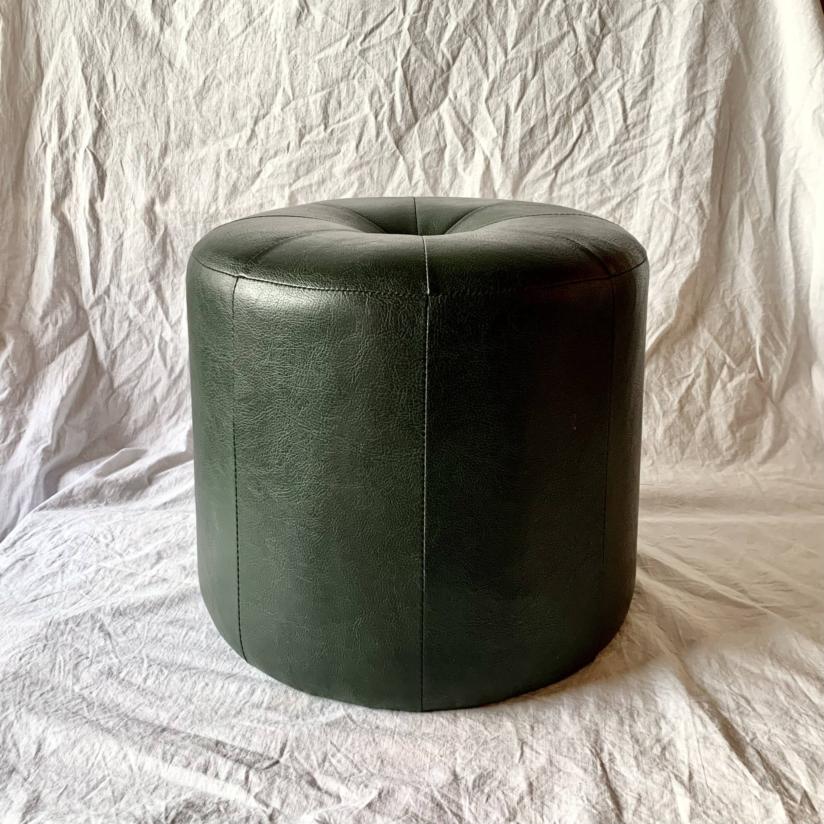 Pouf vintage rond en Skaï vert