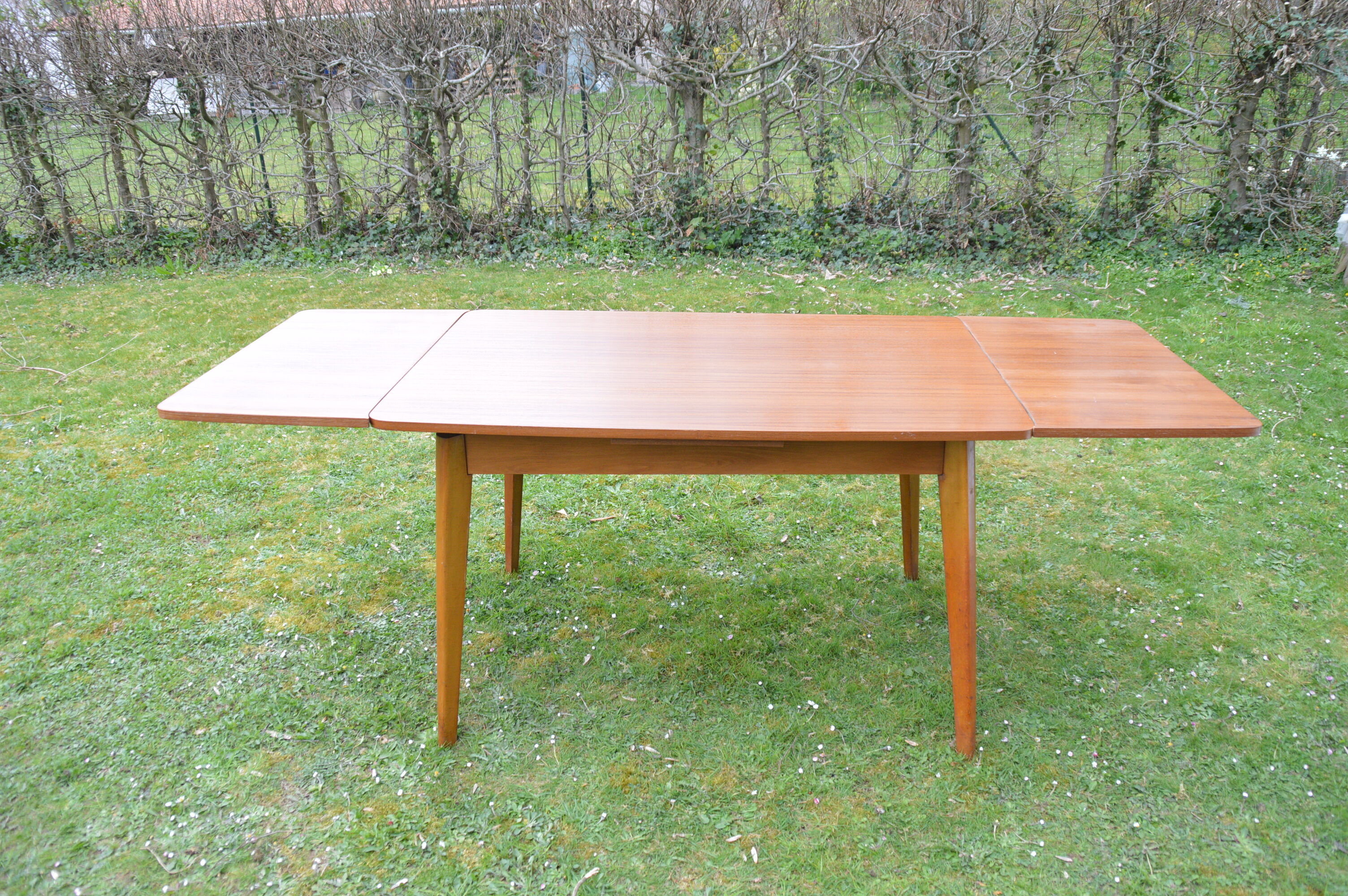 vintage dining table - 4 chairs