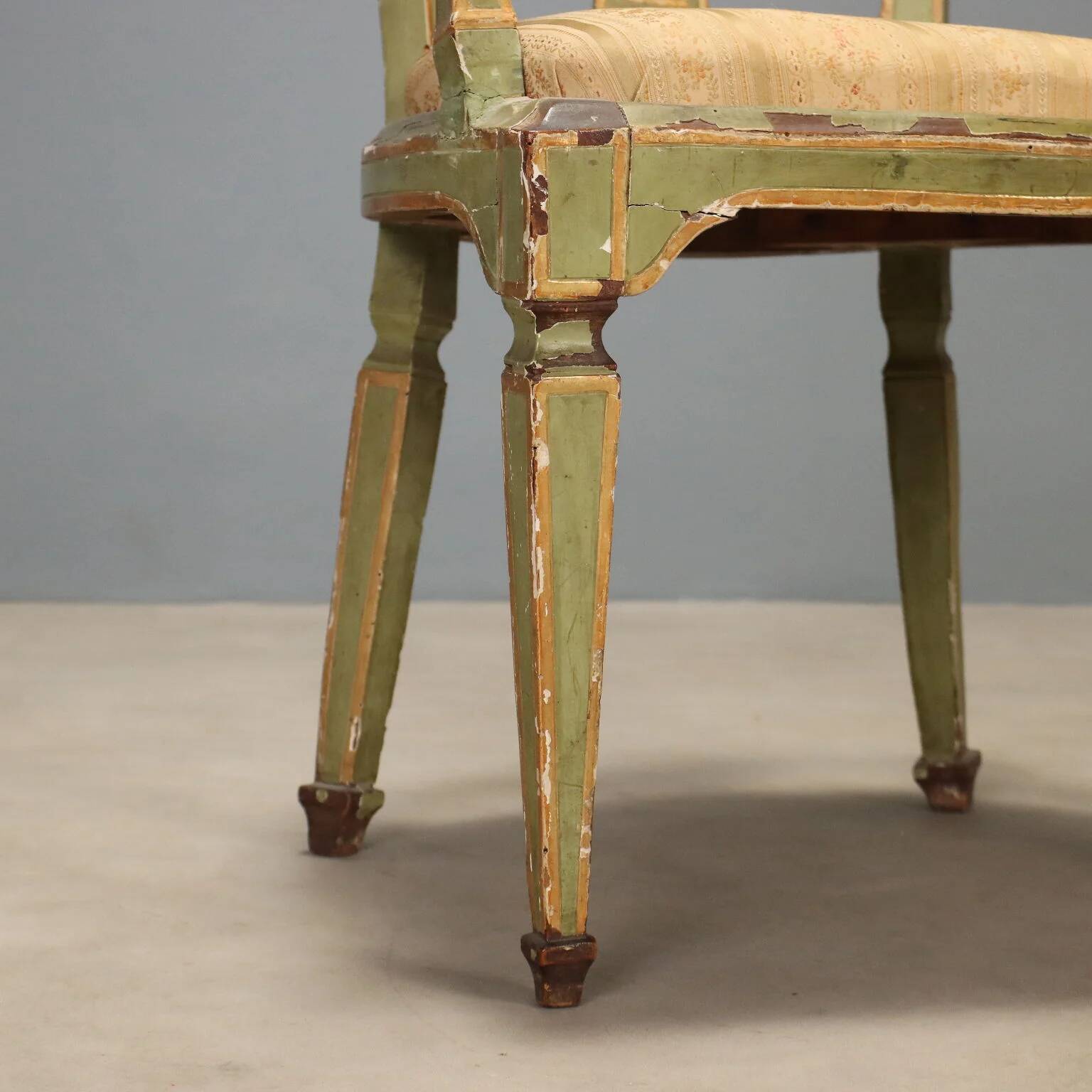 Neoclassical Venetian armchair from the 18th century.