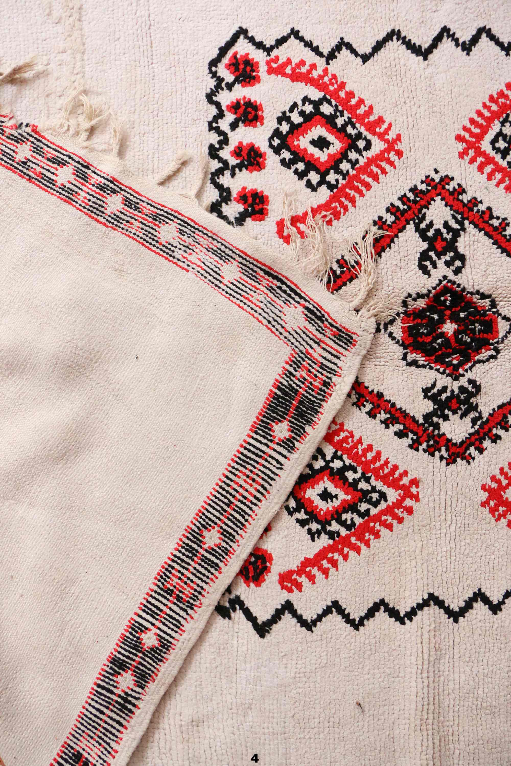 Moroccan carpet white - 131 x 237 cm