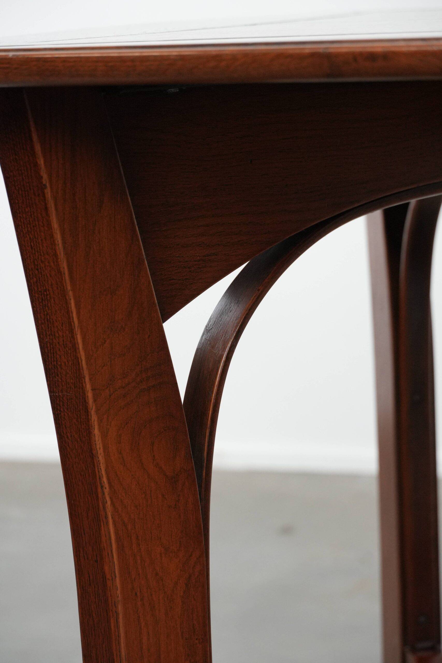 Table à manger de style Art Nouveau pour 4 à 6 personnes