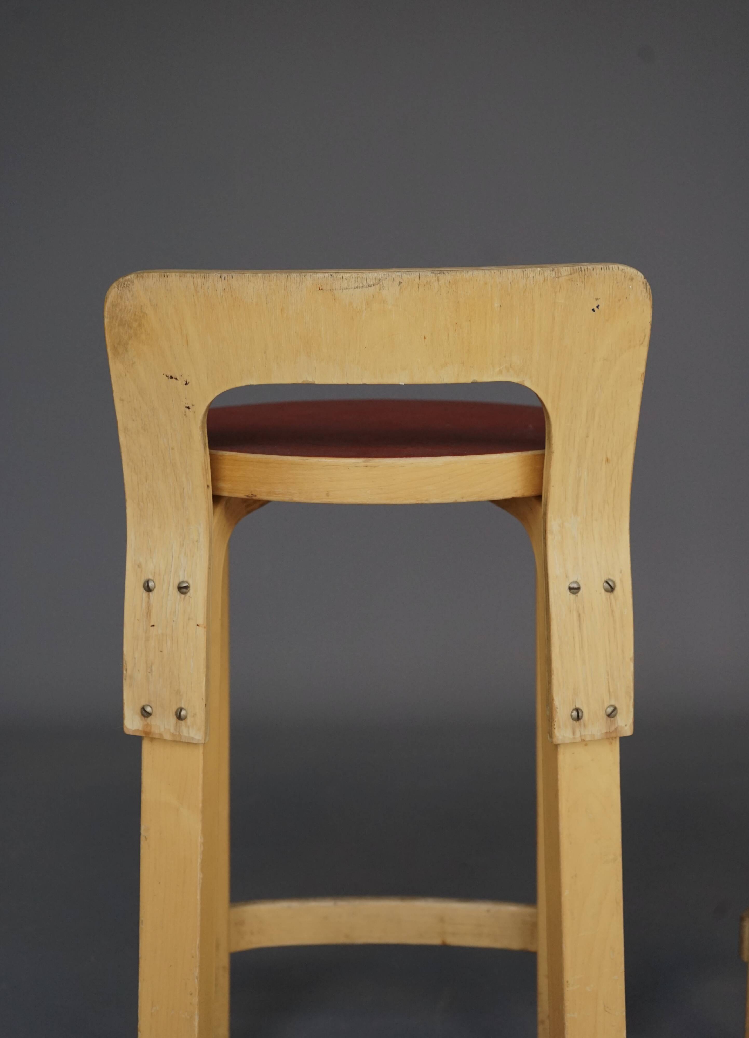 Tabourets de bar Alvar Aalto modèle K65 pour Artek, années 1950. Lot de 2.