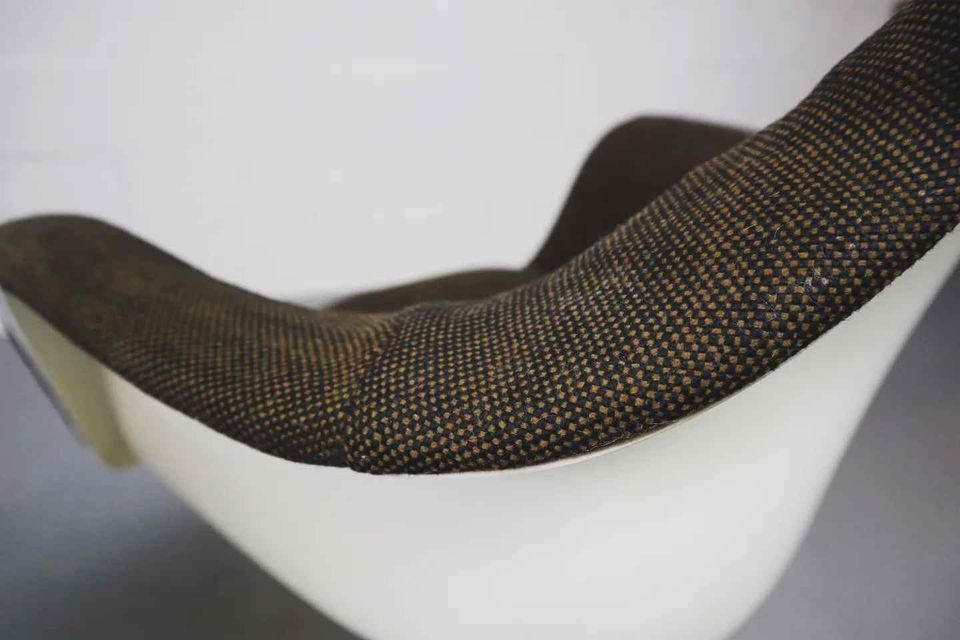 Set of two Eero Saarinen swivel Tulip Armchairs model 150, 1970's