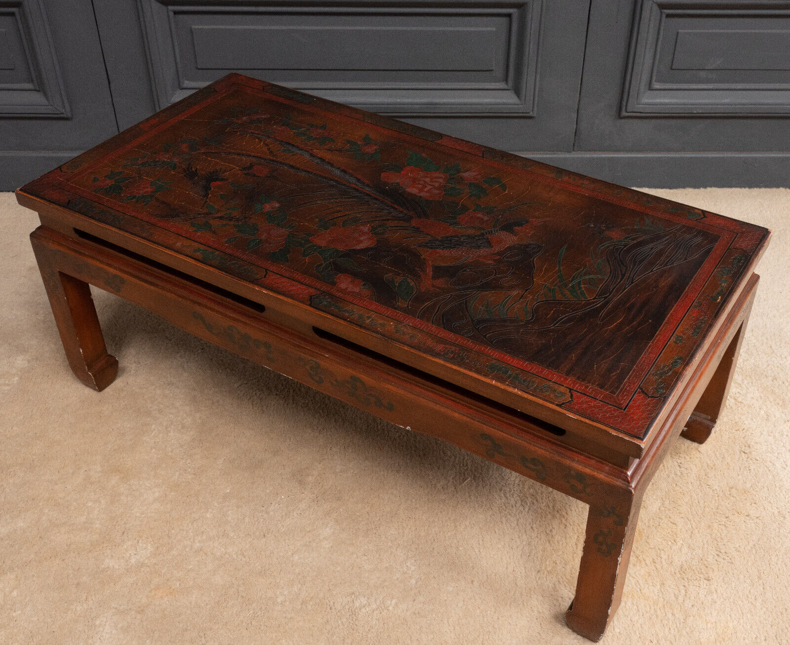 Chinese coffee table lacquer red background naturalistic décor twentieth