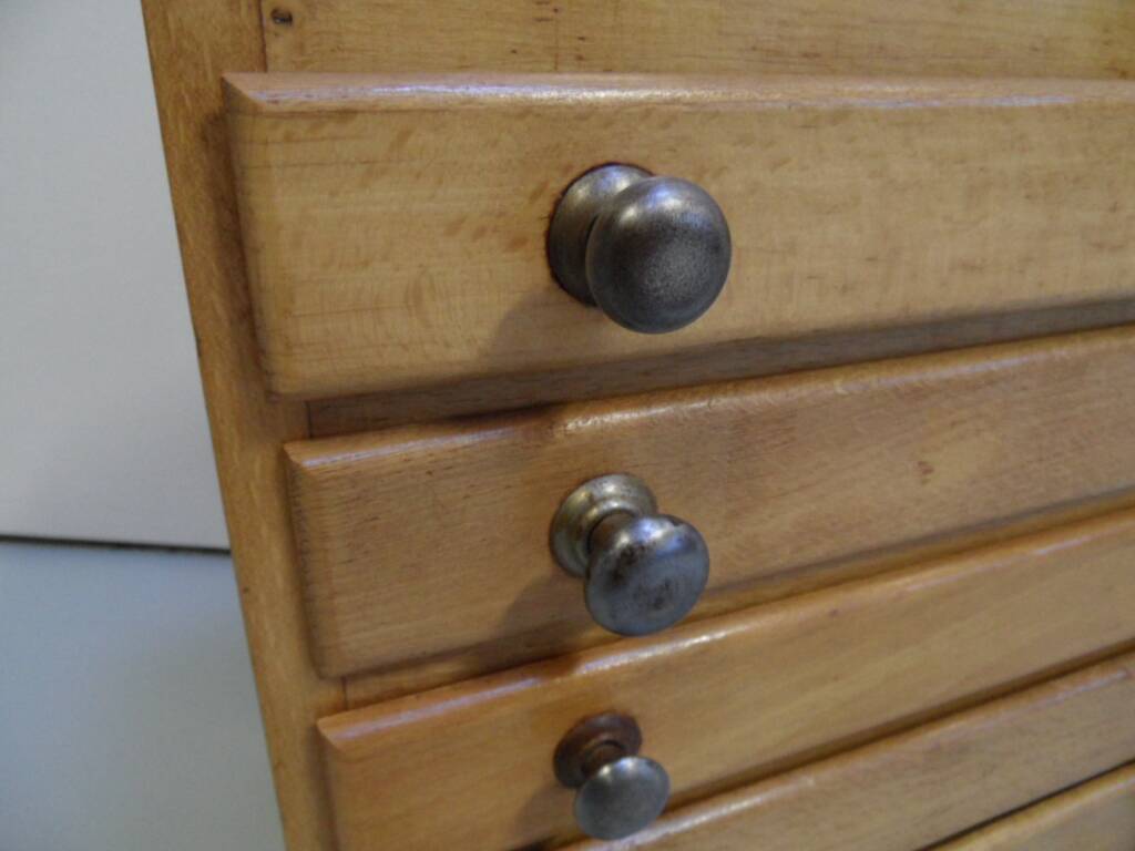 Classeur vintage à tiroirs