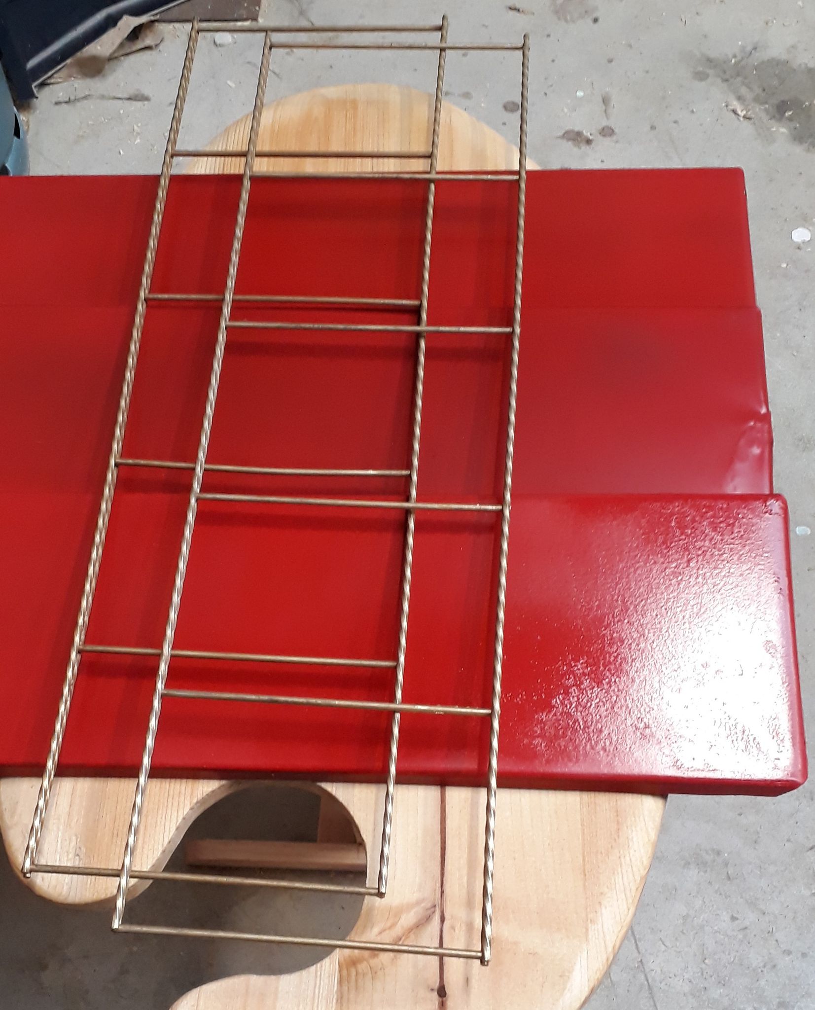 Tomado metal shelf