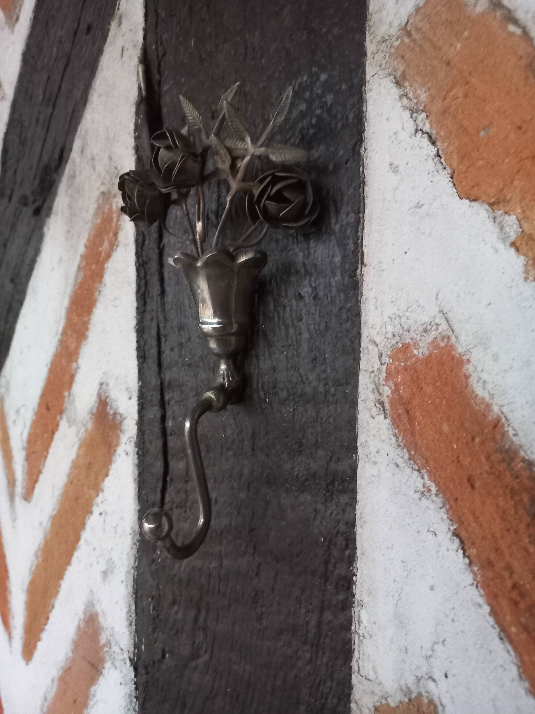 Old metal hook "old roses"