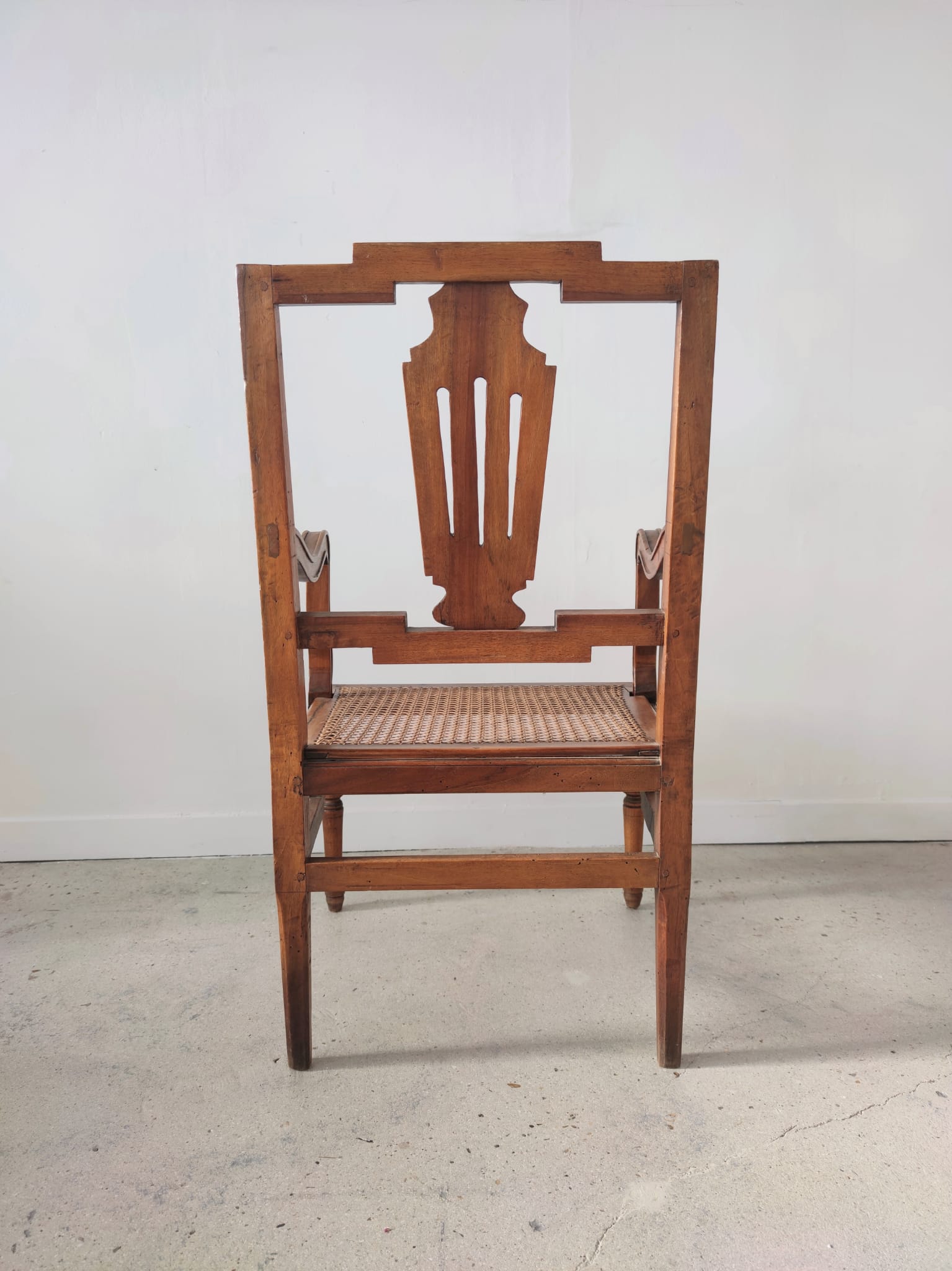 Fauteuil canné en bois naturel