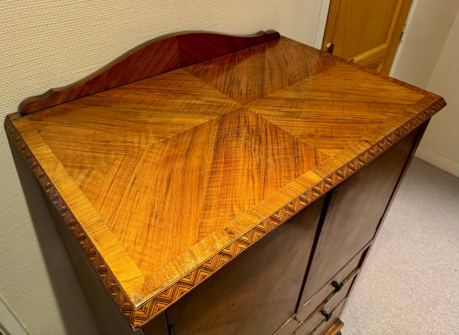 Superb tall solid wood chest of drawers – Art Deco style, circa 1900