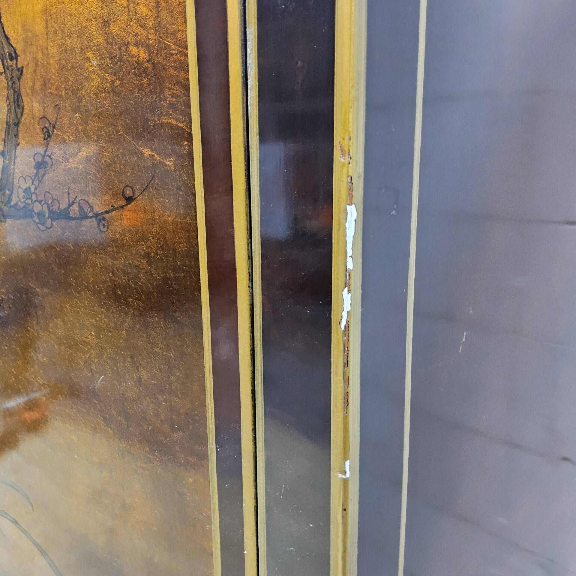 Cabinet chinois vintage avec feuille d'or, fleurs et oiseaux / bohème