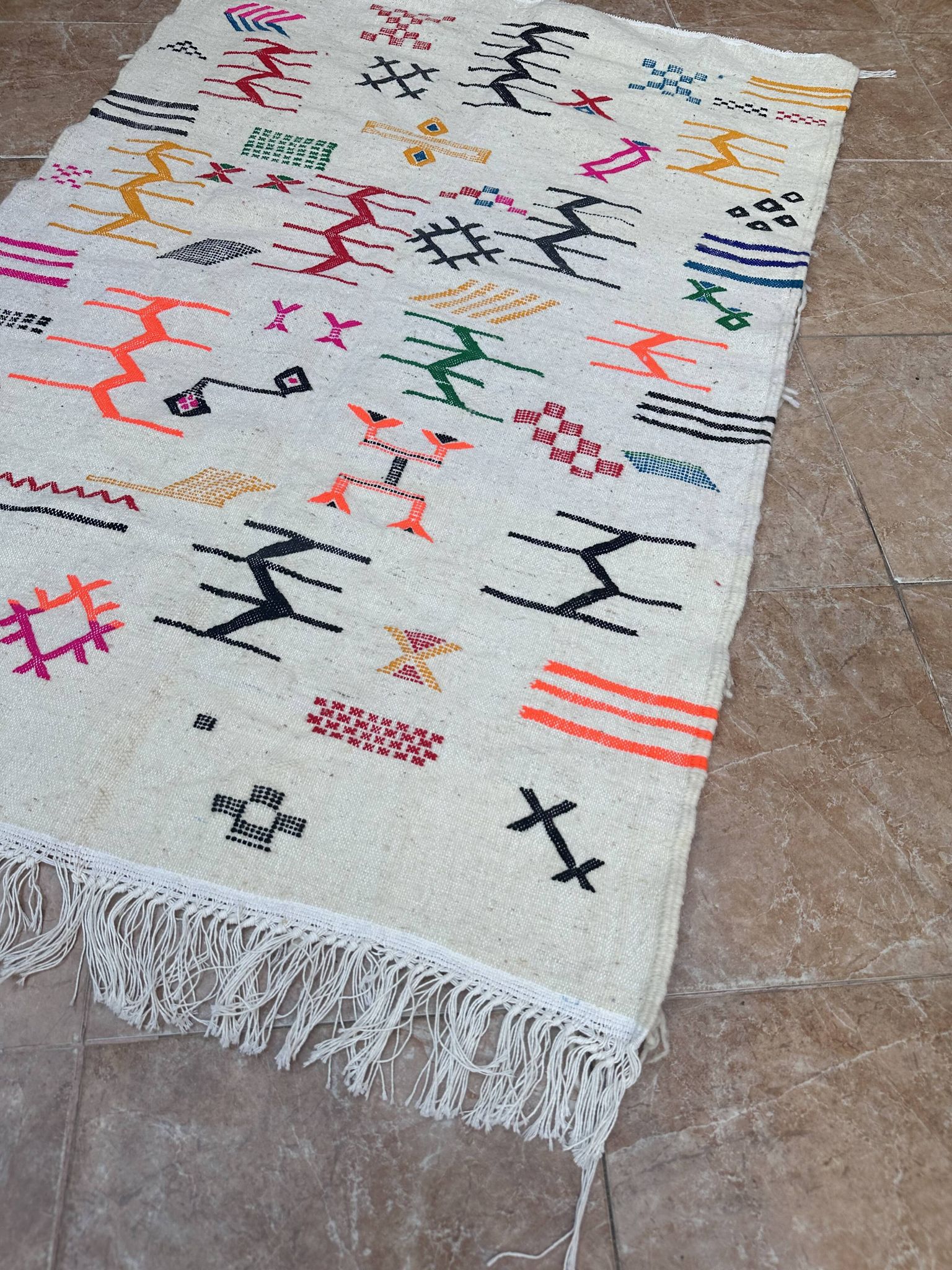 Tapis berbère marocain en laine tissée à la main