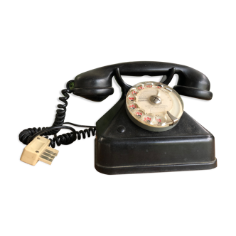 Black bakelite phone