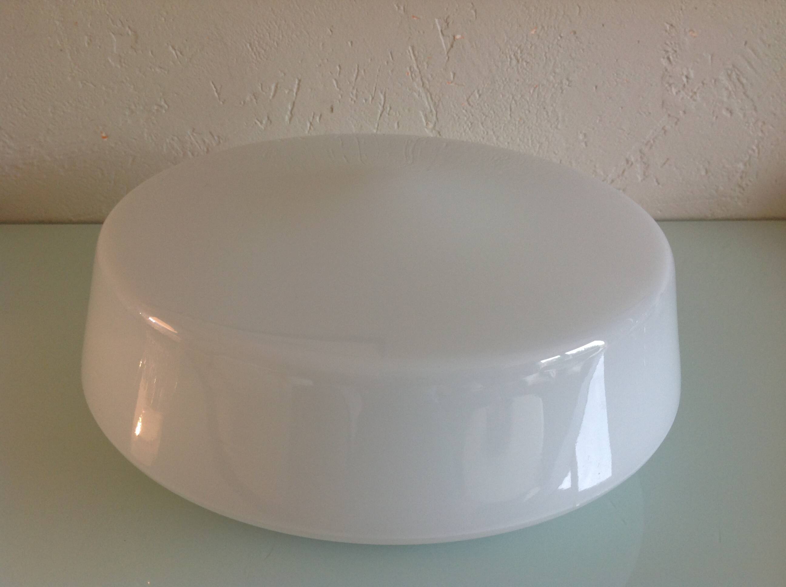 Round ceiling light in white opaline vintage 60s-70s