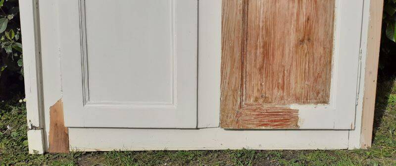 Pair of 19th-century cupboard doors and frame, woodwork