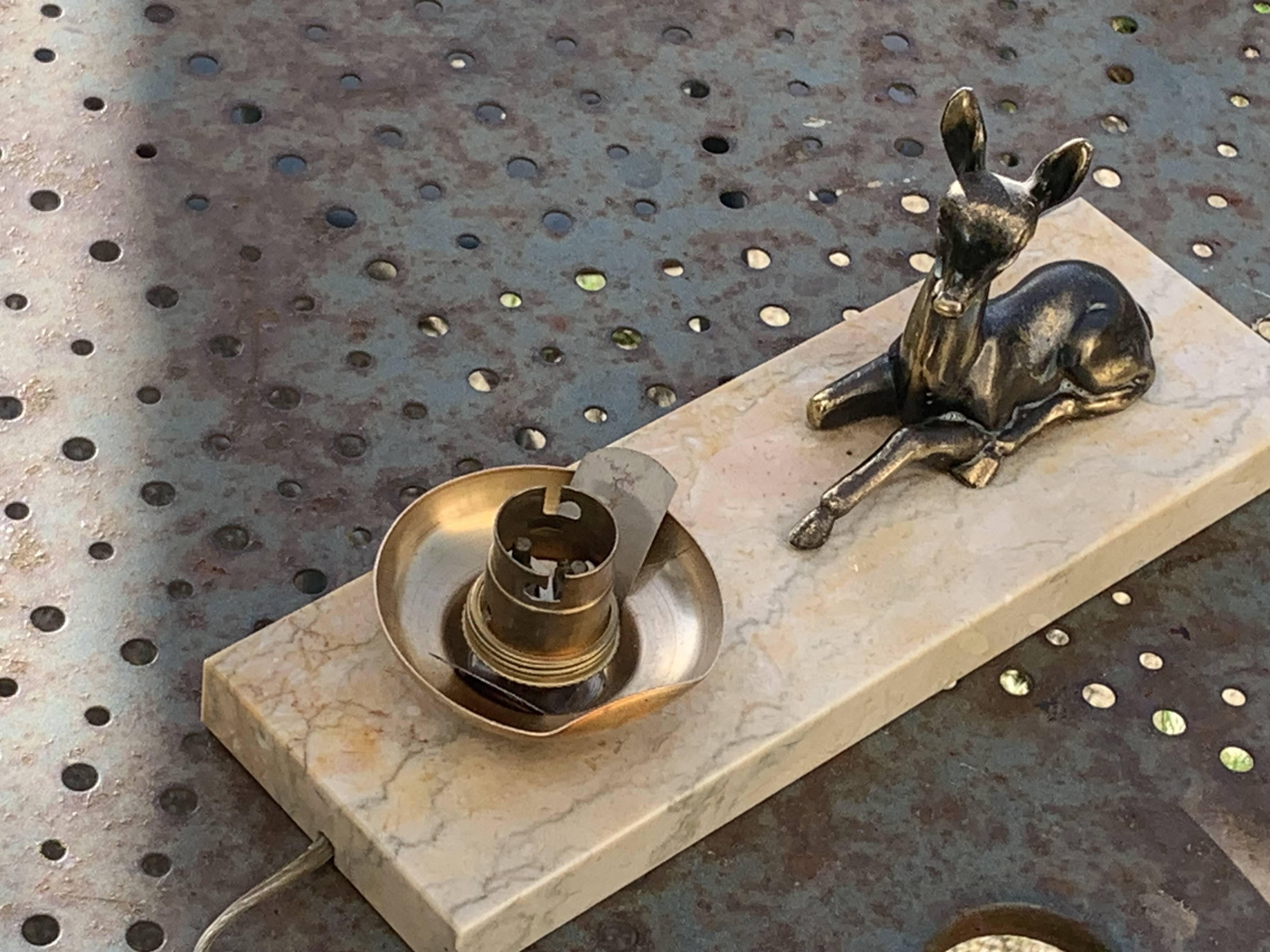 Table lamp, Biche, fawn in gilded brass on a beige marble base, art deco Velvet underside