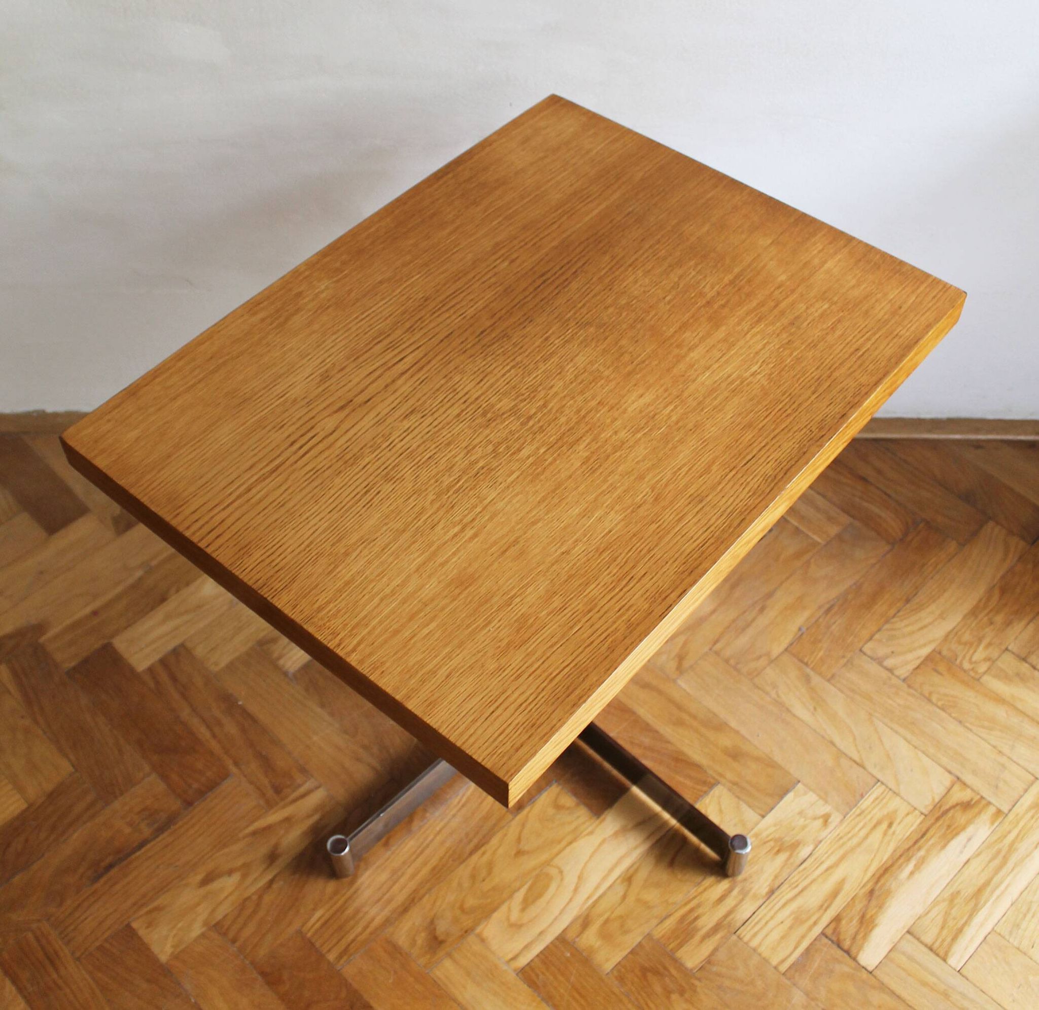 Table d'appoint pour téléviseur des années 1980