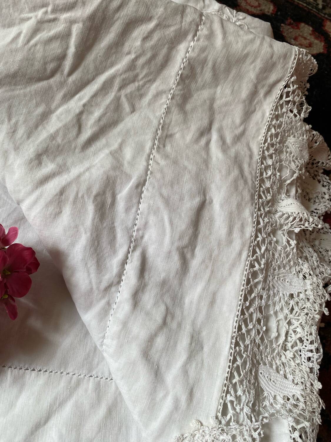 Drap de trousseau monogramme RC vers 1900.