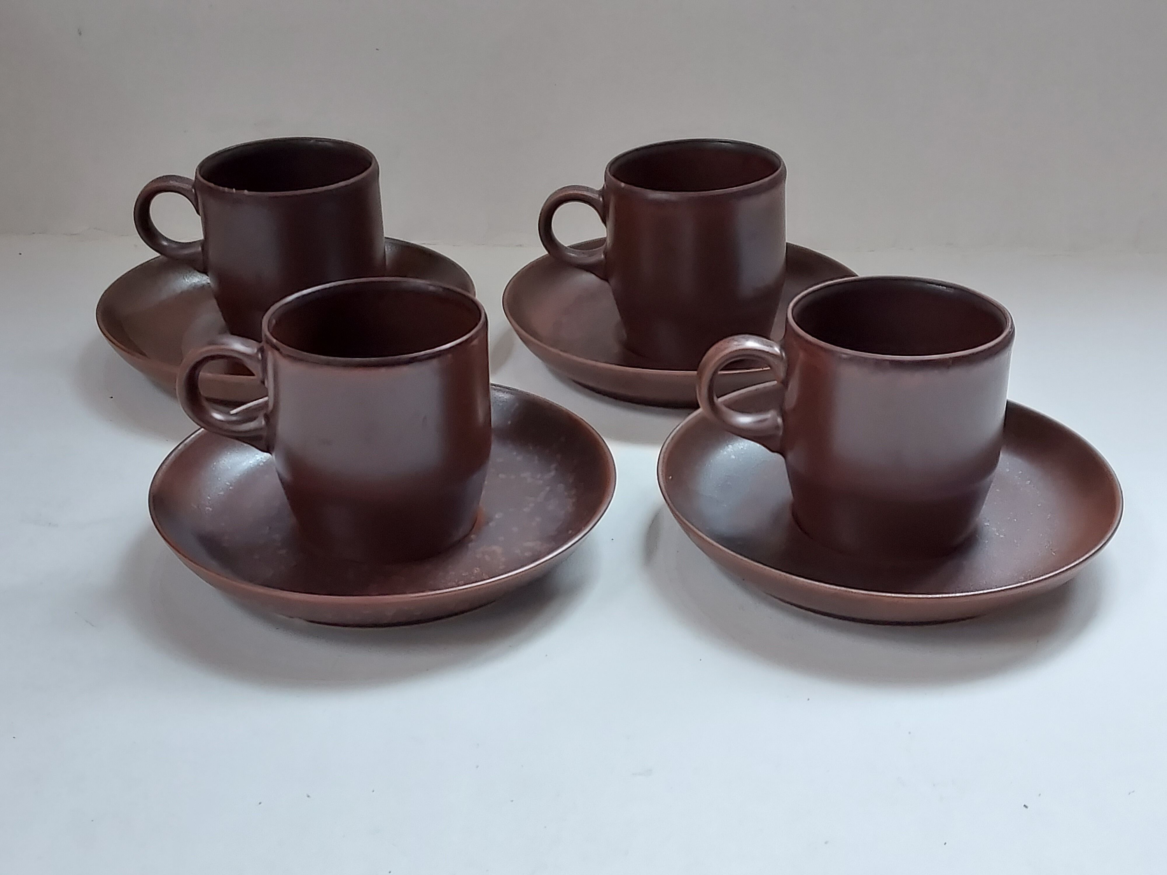4 tasses et soucoupes