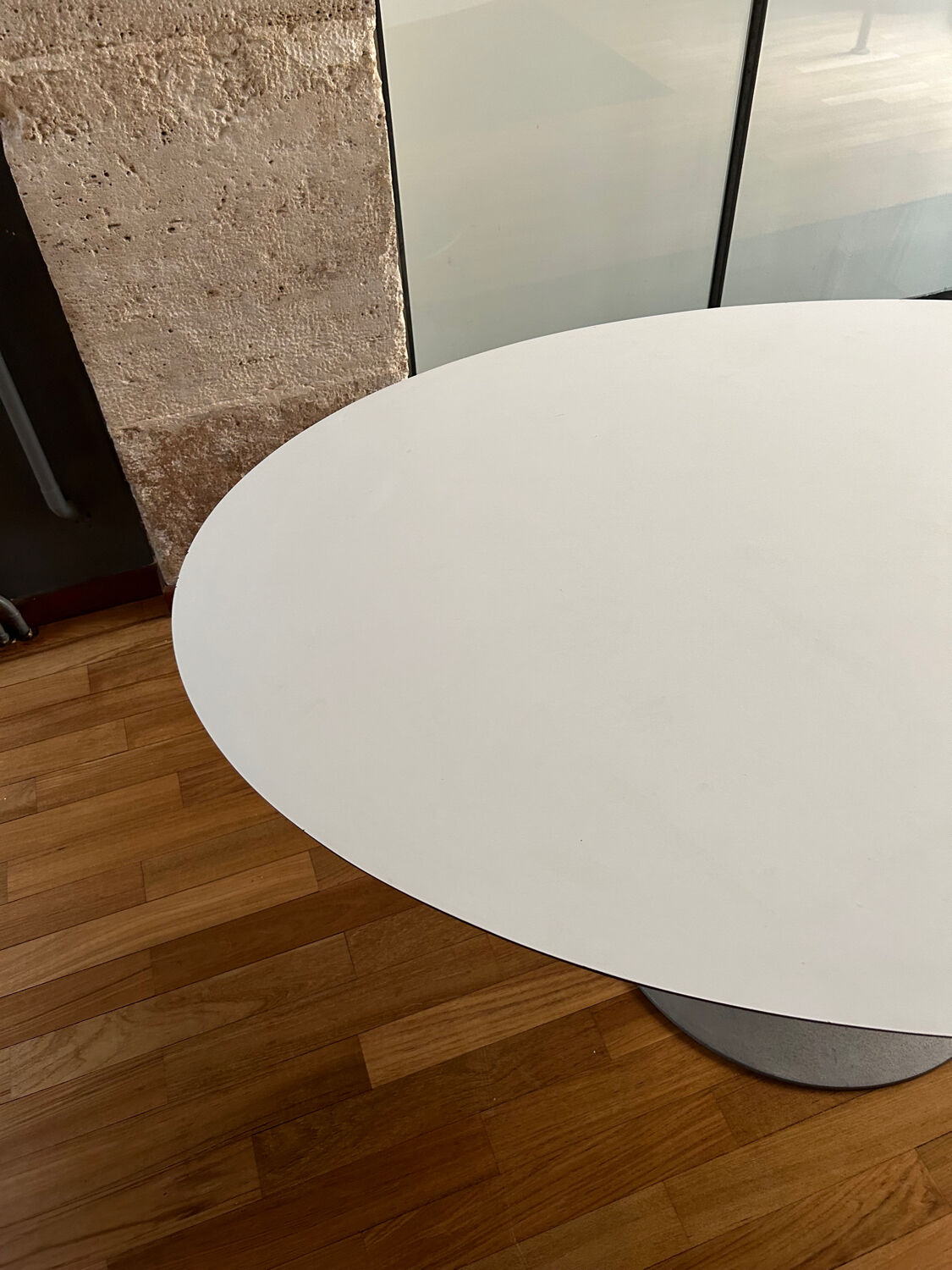 Table ovale vintage pied tulipe Georges Frydman pour EFA 1970
