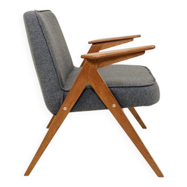 Fauteuil vintage entièrement rénové, revêtement en laine graphite.