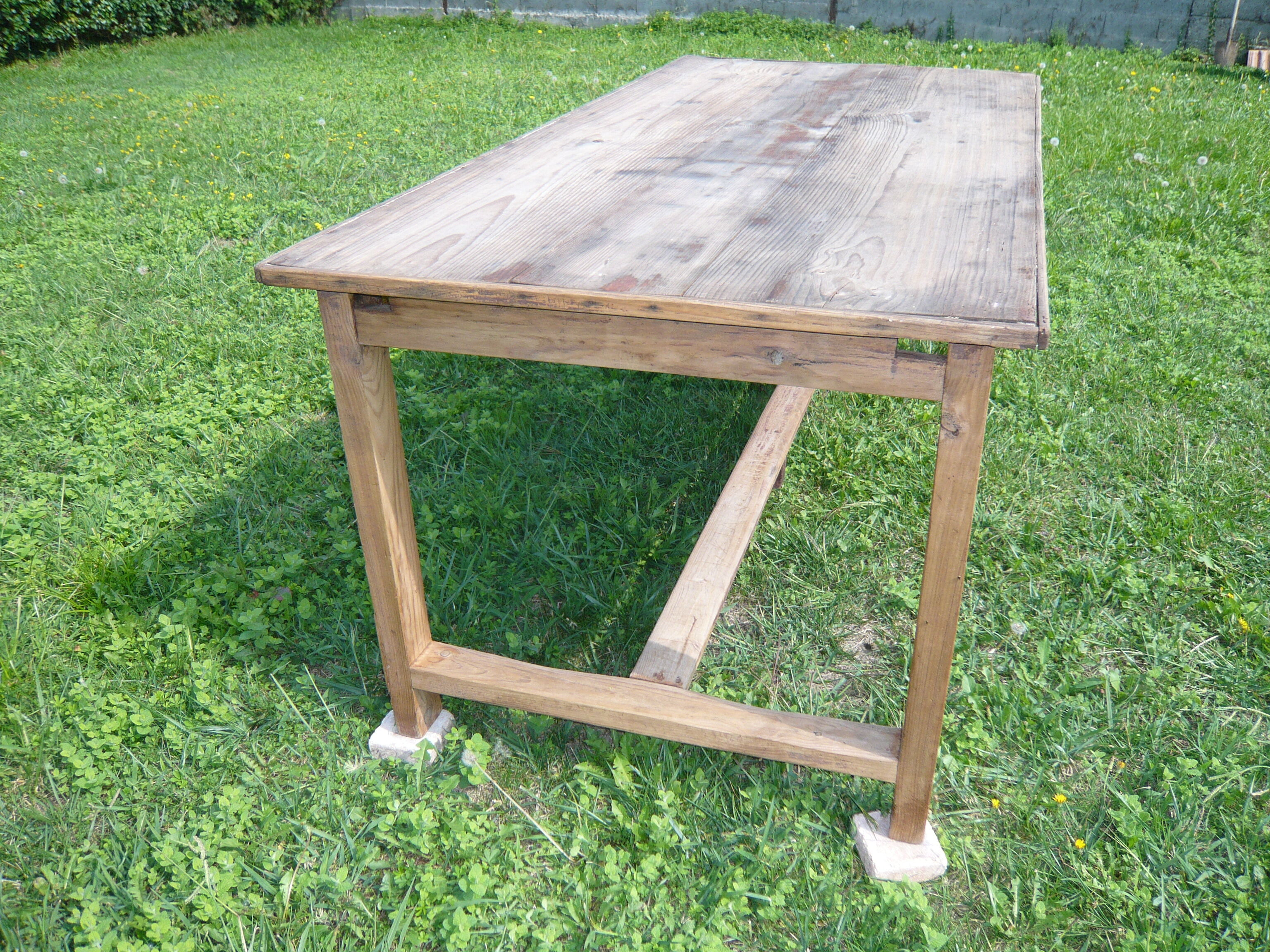 Farm table