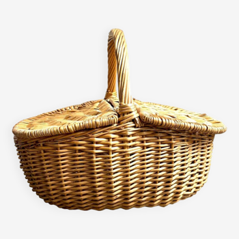 Woven wicker picnic basket