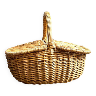 Woven wicker picnic basket