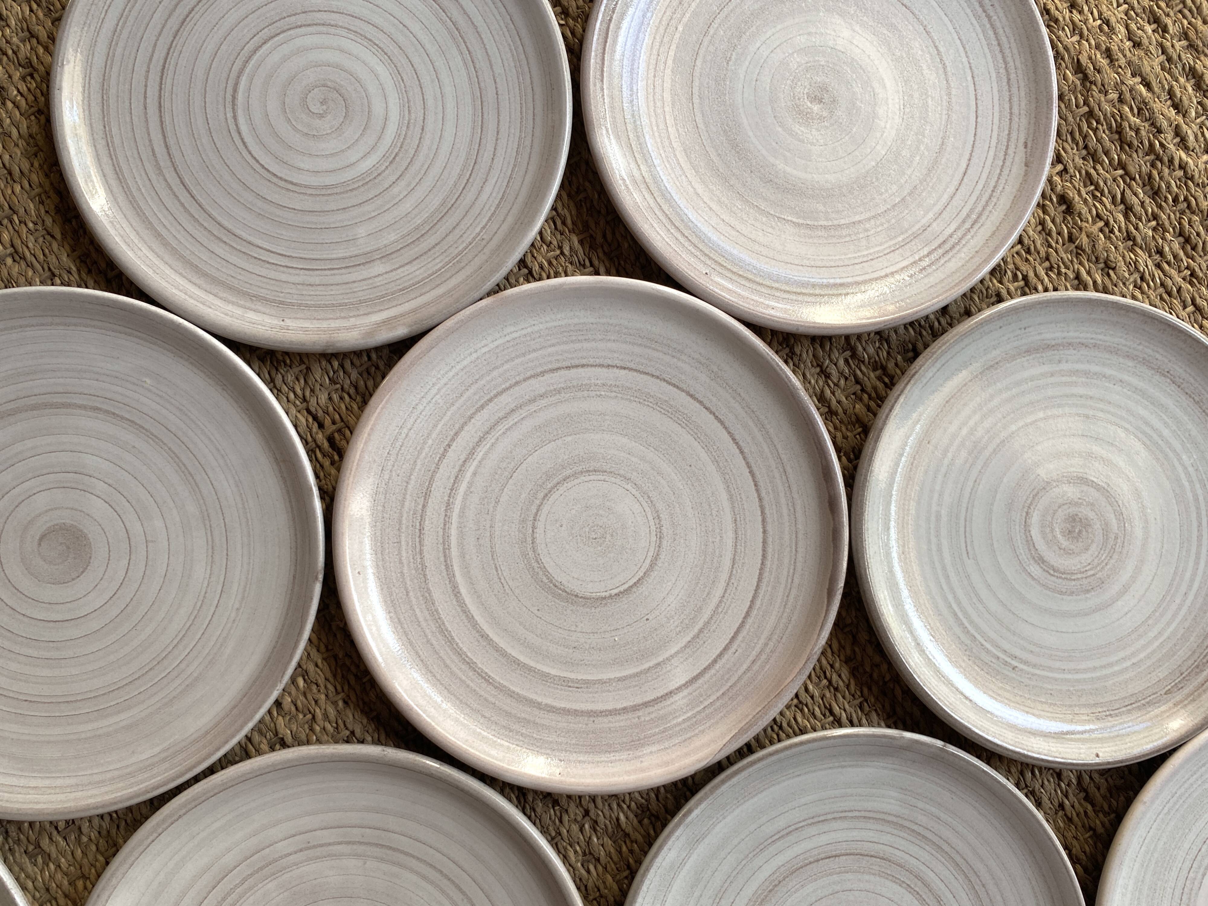 10 enamelled terracotta plates, 22 cm