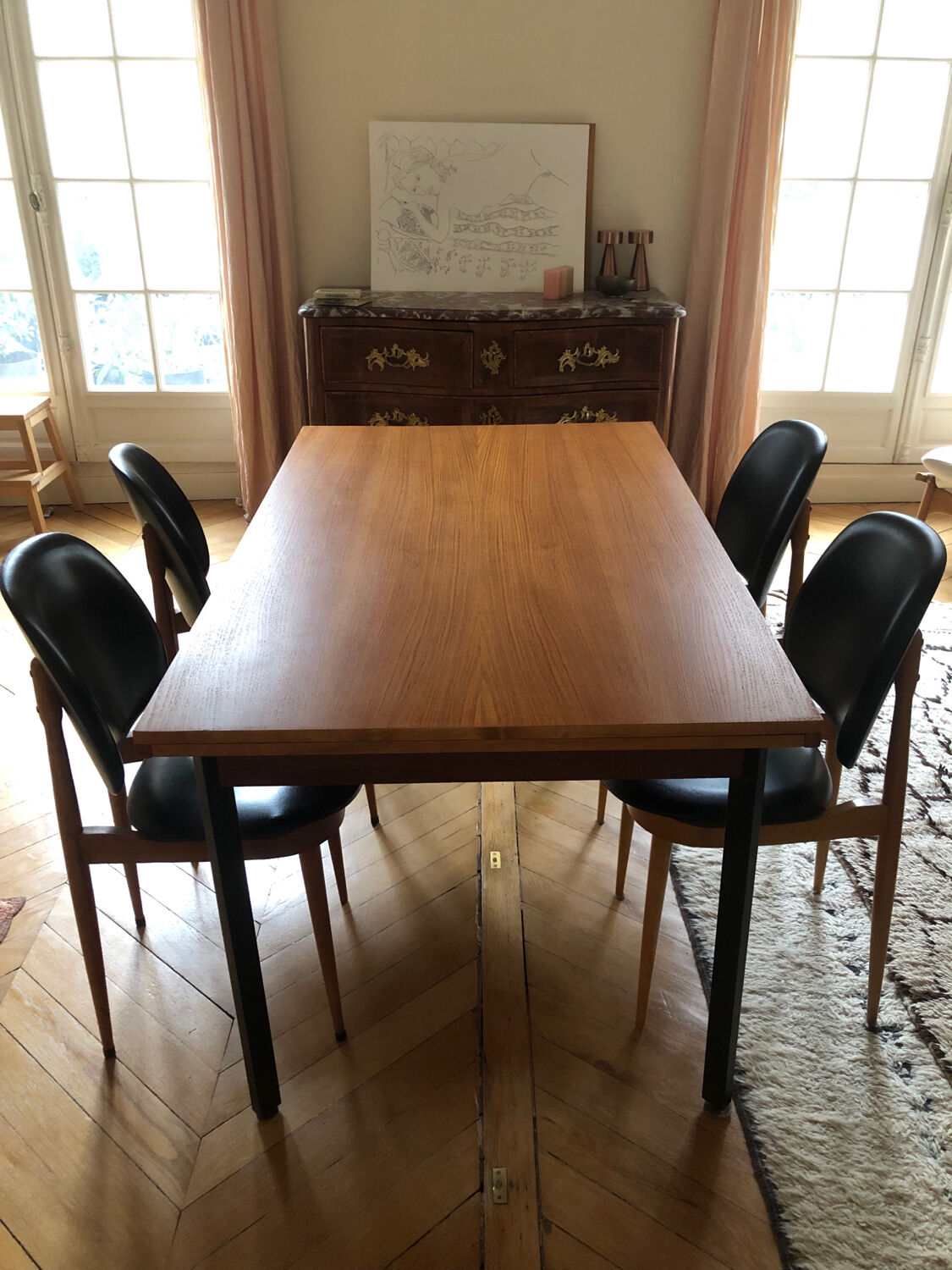 Large vintage extendable wooden dining table – 140 to 224 cm