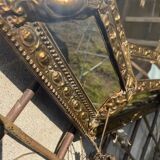 Mirror with parecloses